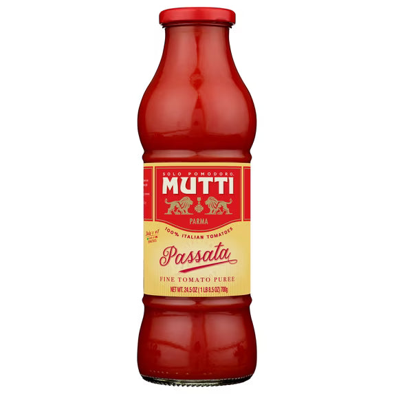 Mutti® 's Sweet and Velvety Tomato Puree (Passata) from Italy’s #1 Tomato Brand, 24.5 oz, Glass Bottle